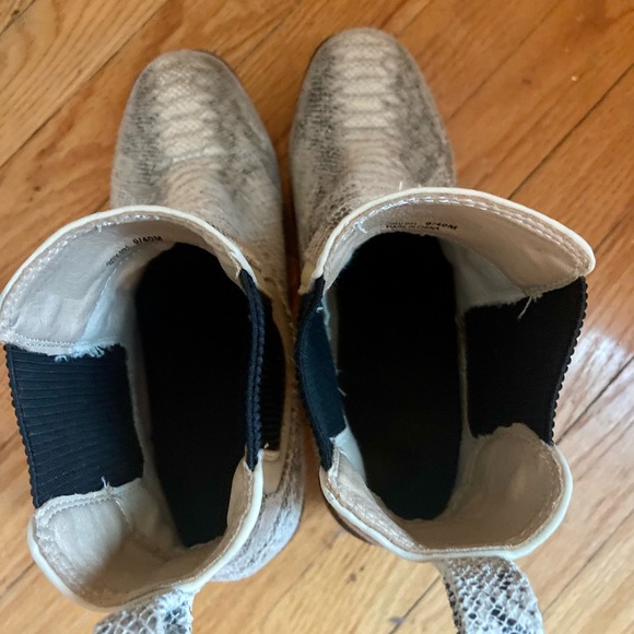 Snakeskin boots - Picture 4 of 5